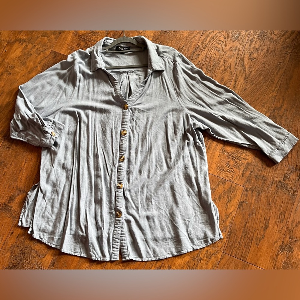 Arna York blue button down long sleeve long tunic with slits up both sides 3x